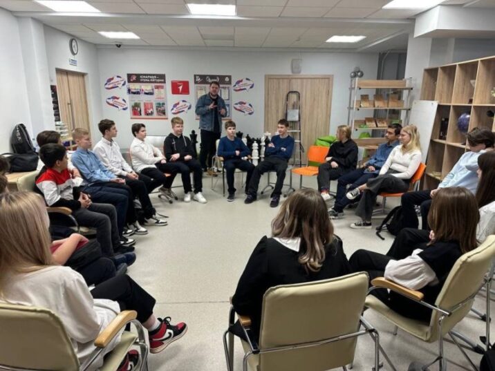На профилактических тренингах в семейном центре «Чеховский» подростков  учат быть автором своей жизни Новости Подольска 