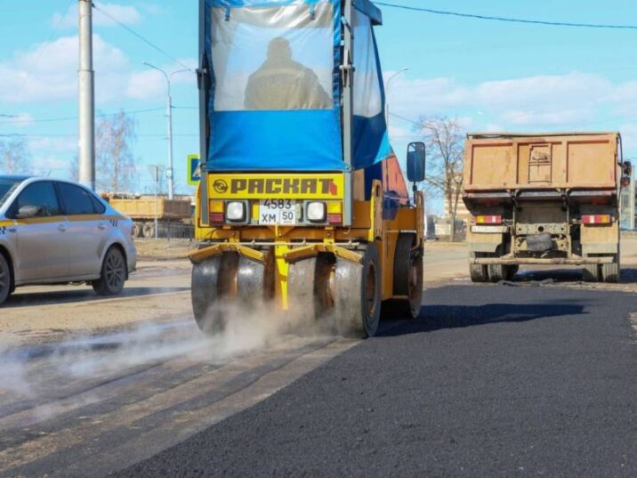 Поехали: с начала года на дорогах округа устранили порядка 2 600 ям Новости Подольска 